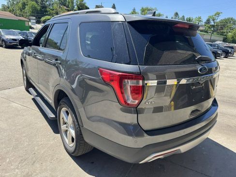 Used 2017 Ford Explorer XLT w/ Equipment Group 202A AWD/4WD image 5