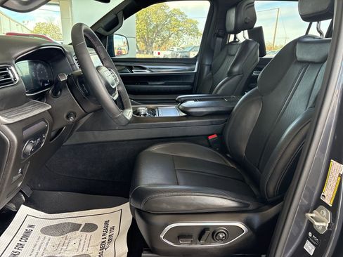 Used 2023 Jeep Wagoneer Series II w/ Premium Group I image 11