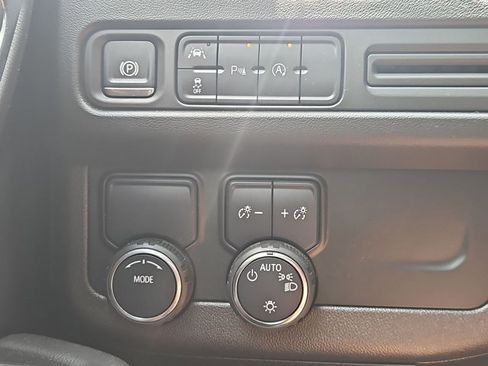 Used 2024 Chevrolet Suburban LT RWD image 21