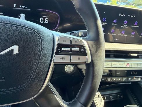 Certified 2024 Kia Telluride EX w/ EX Captain's Chair Package AWD/4WD image 17