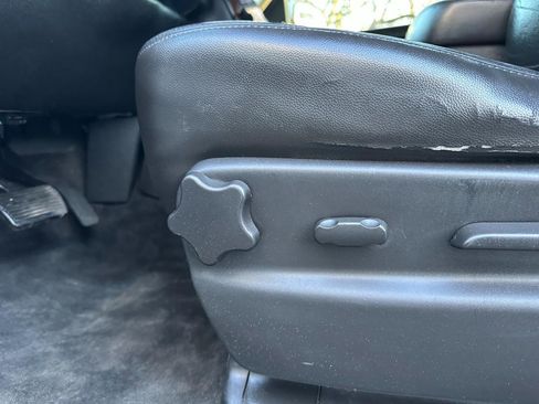 Used 2011 GMC Yukon XL SLT image 21