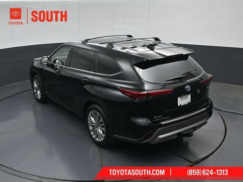Used 2023 Toyota Highlander Platinum AWD/4WD image 57