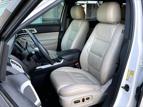 Used 2014 Ford Explorer XLT w/ Equipment Group 202A image 7