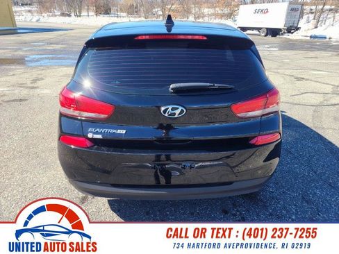 Used 2018 Hyundai Elantra GT image 4