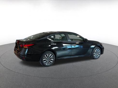 Used 2025 Nissan Altima 2.5 SV image 14