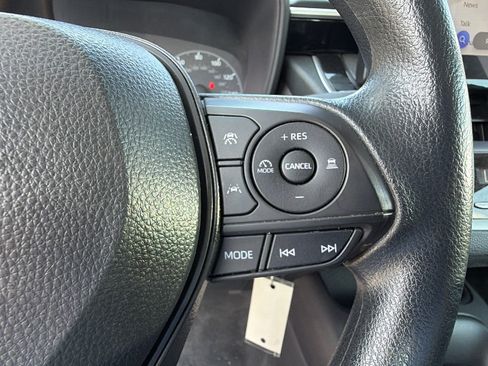 Used 2025 Toyota Corolla LE FWD image 27