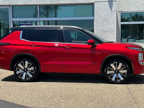 New 2025 Mitsubishi Outlander SEL image 3