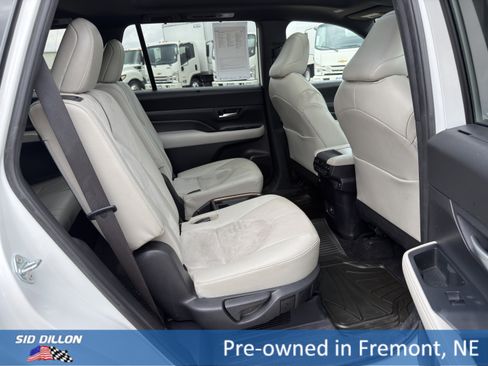 Used 2024 Toyota Grand Highlander AWD Hybrid image 18