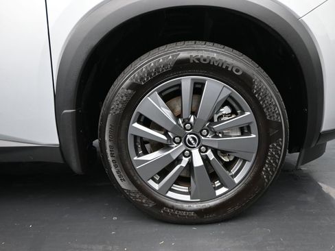 Used 2024 Nissan Pathfinder S image 10