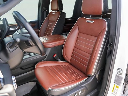 Used 2025 GMC Sierra 3500 Denali Ultimate image 10