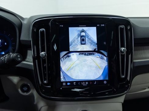 Used 2024 Volvo XC40 B5 Ultimate w/ Protection Package Premier image 24