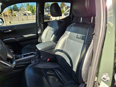 Used 2021 Toyota Tacoma TRD Off-Road w/ TRD Premium Off Road Package image 6