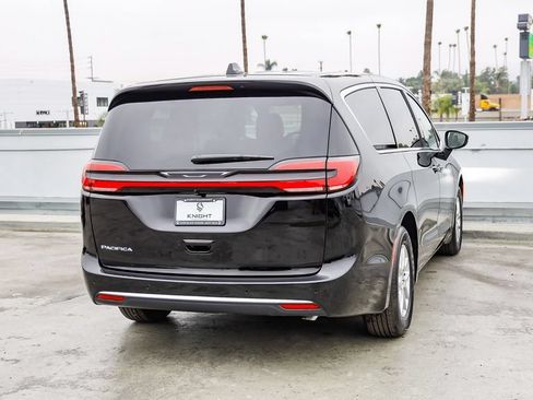 New 2027 Chrysler Pacifica Select FWD image 9
