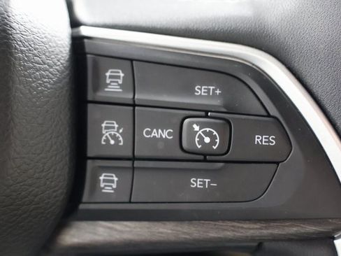 Used 2023 Jeep Grand Cherokee 4WD 4xe image 12