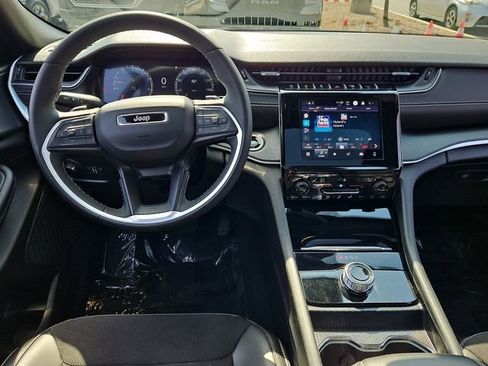 Used 2024 Jeep Grand Cherokee L Altitude image 12