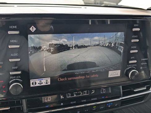 Used 2024 Toyota Sienna Platinum FWD image 24