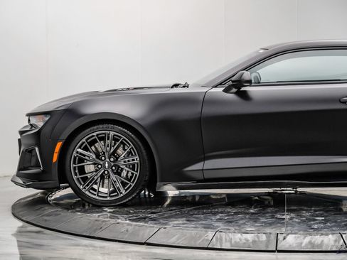 Used 2018 Chevrolet Camaro ZL1 RWD image 8
