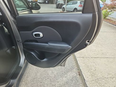 Used 2015 Kia Soul FWD image 24