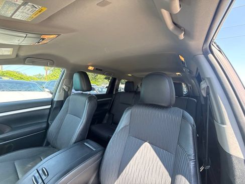 Used 2019 Toyota Highlander Plus AWD/4WD image 9