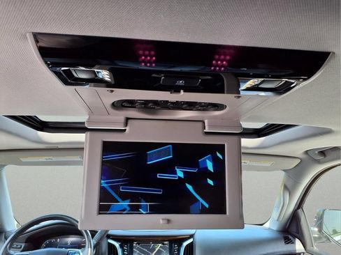 Used 2019 Cadillac Escalade Premium Luxury AWD/4WD image 26