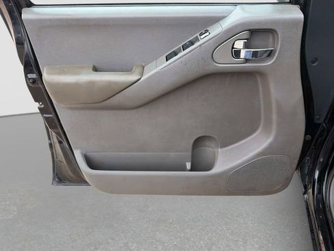 Used 2012 Nissan Frontier SV AWD/4WD image 16