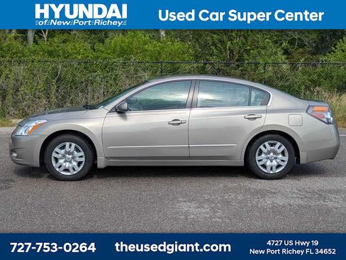 Used 2011 Nissan Altima 2.5 S FWD image 2