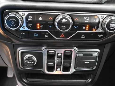 Used 2023 Jeep Wrangler Unlimited Sahara w/ Cold Weather Group AWD/4WD image 26
