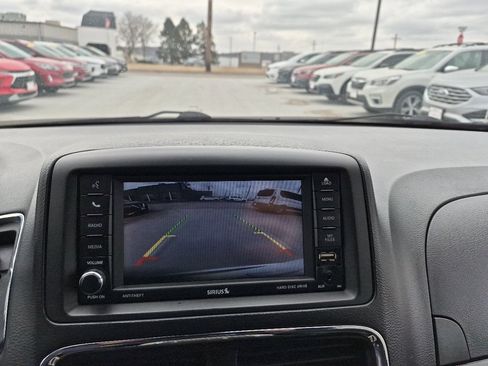 Used 2019 Dodge Grand Caravan SXT image 23