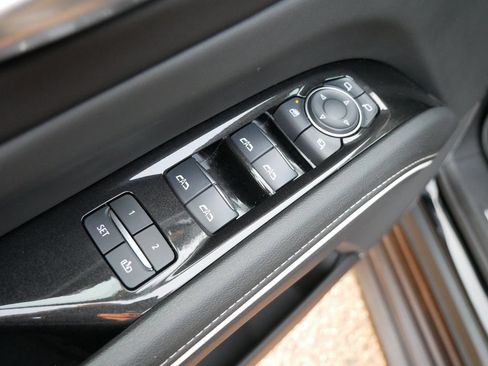 Used 2024 Cadillac Escalade ESV Luxury AWD/4WD image 14