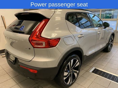 Used 2025 Volvo XC40 B5 Plus image 16