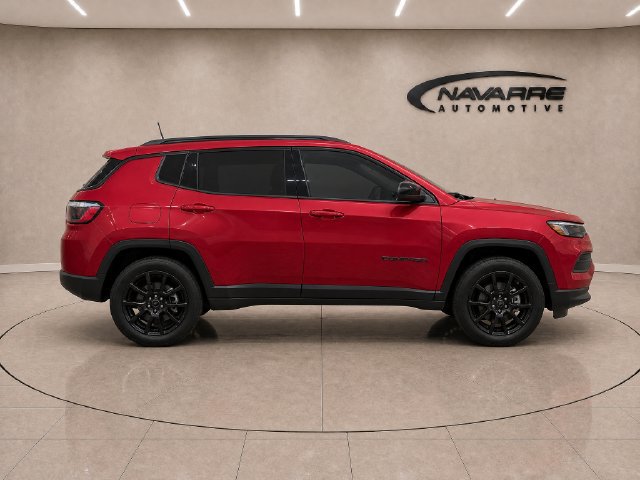 Used 2025 Jeep Compass Latitude w/ Altitude Special Edition AWD/4WD image 9