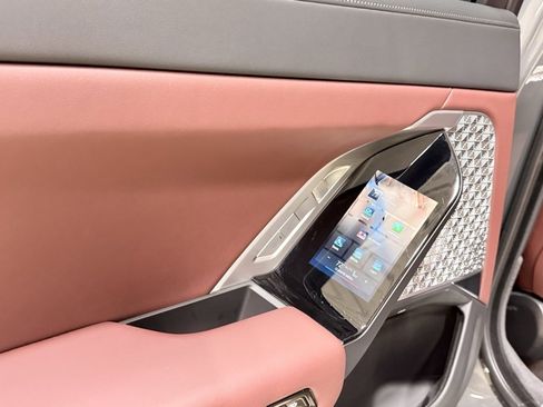 Used 2024 BMW i7 xDrive60 image 41