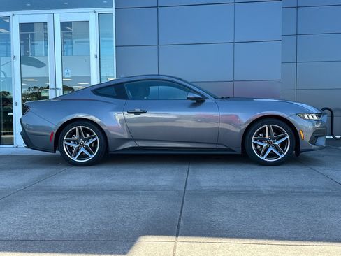 Used 2024 Ford Mustang Coupe RWD image 2