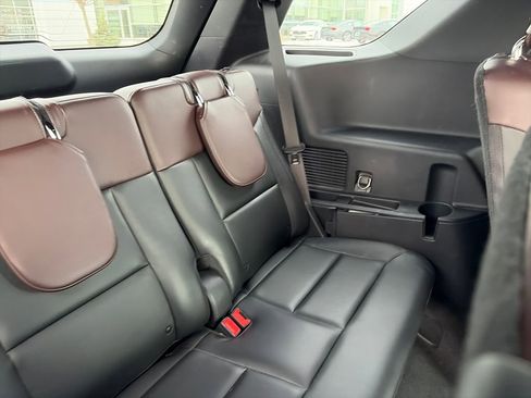 Used 2022 Ford Explorer Platinum image 40