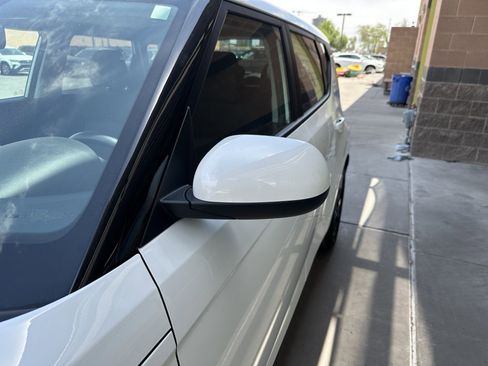 Used 2023 Kia Soul EX image 11