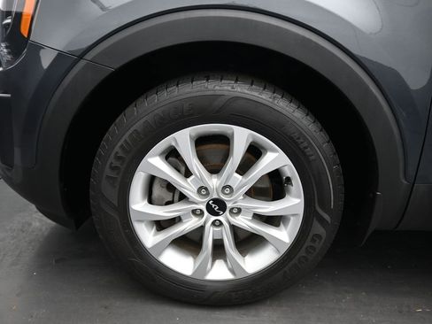 Used 2022 Kia Telluride LX image 60