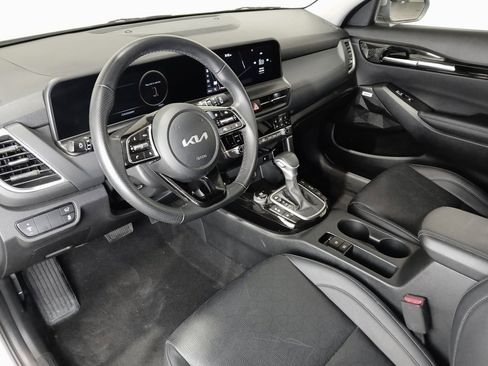 Used 2024 Kia Seltos SX w/ SX Sunroof Package image 16