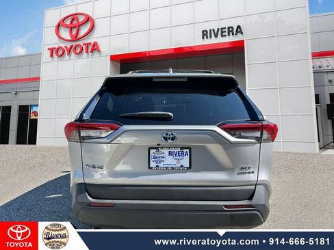 Used 2021 Toyota RAV4 XLE w/ Convenience Package AWD/4WD image 6