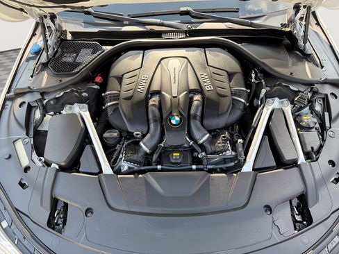 Used 2019 BMW 750i w/ Executive Package RWD image 18