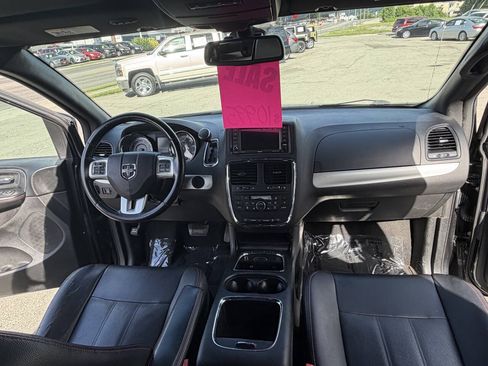 Used 2019 Dodge Grand Caravan GT FWD image 16