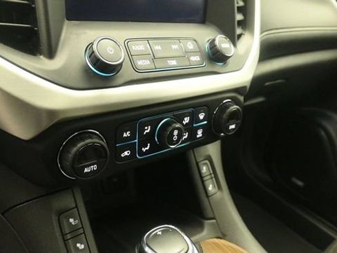 Used 2019 GMC Acadia SLE w/ Driver Alert Package I FWD image 18