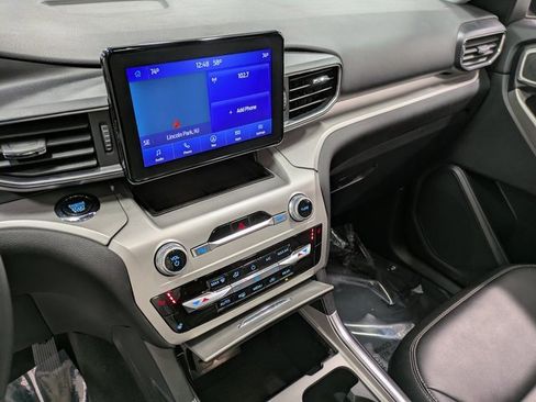 Certified 2022 Ford Explorer XLT w/ Equipment Group 202A image 10