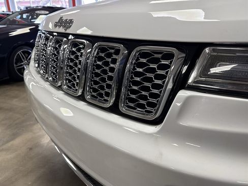 Used 2019 Jeep Grand Cherokee Overland RWD image 13