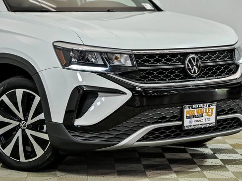 Certified 2023 Volkswagen Taos SE w/ Panoramic Sunroof Package FWD image 2