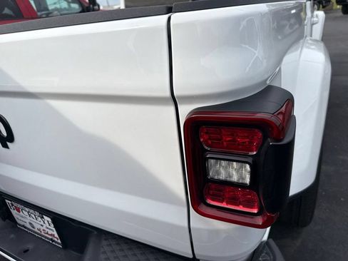 Used 2023 Jeep Gladiator Overland AWD/4WD image 21