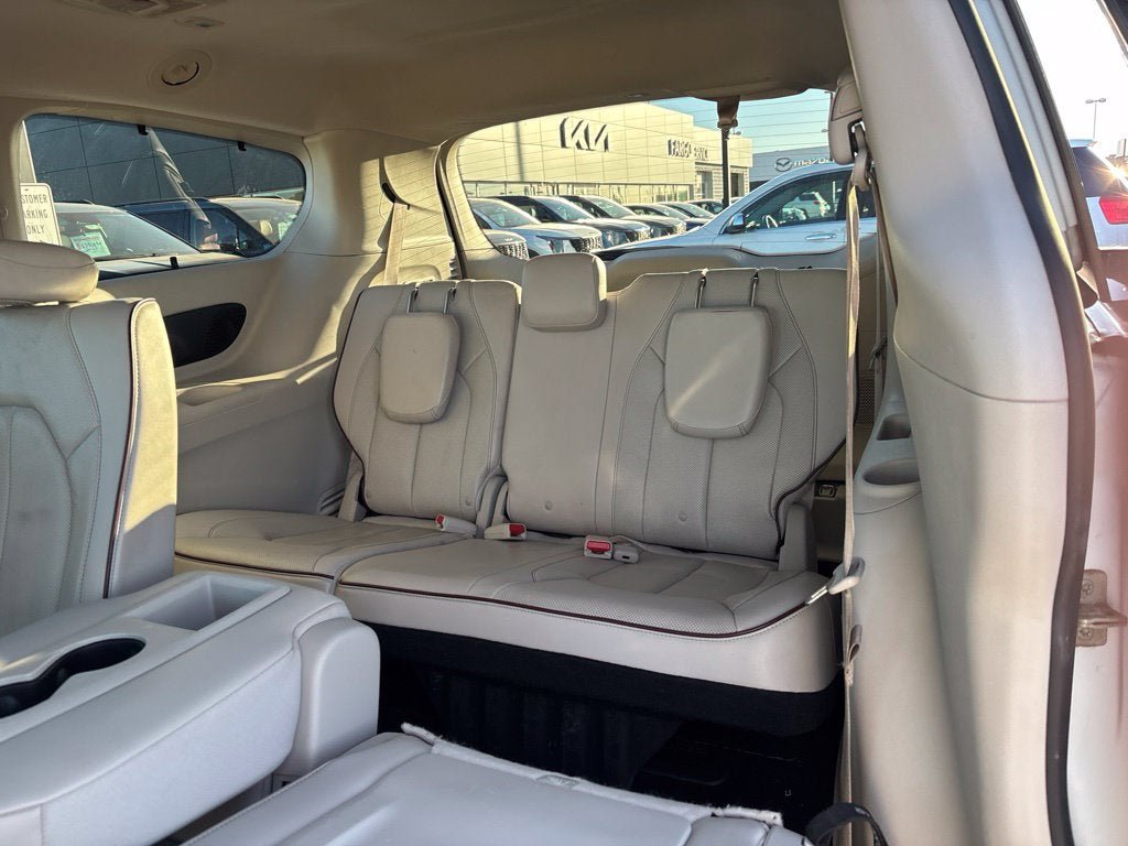 Used 2018 Chrysler Pacifica Limited FWD image 28