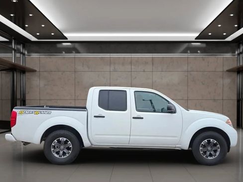Used 2016 Nissan Frontier Desert Runner image 8
