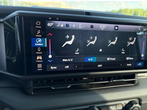 Used 2025 Jeep Wrangler Unlimited Sahara AWD/4WD image 27