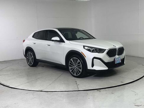 Used 2025 BMW X2 xDrive28i w/ Technology Package image 8