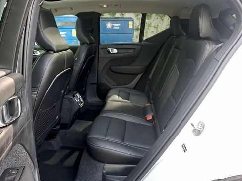 Used 2025 Volvo XC40 B5 Core AWD/4WD image 13